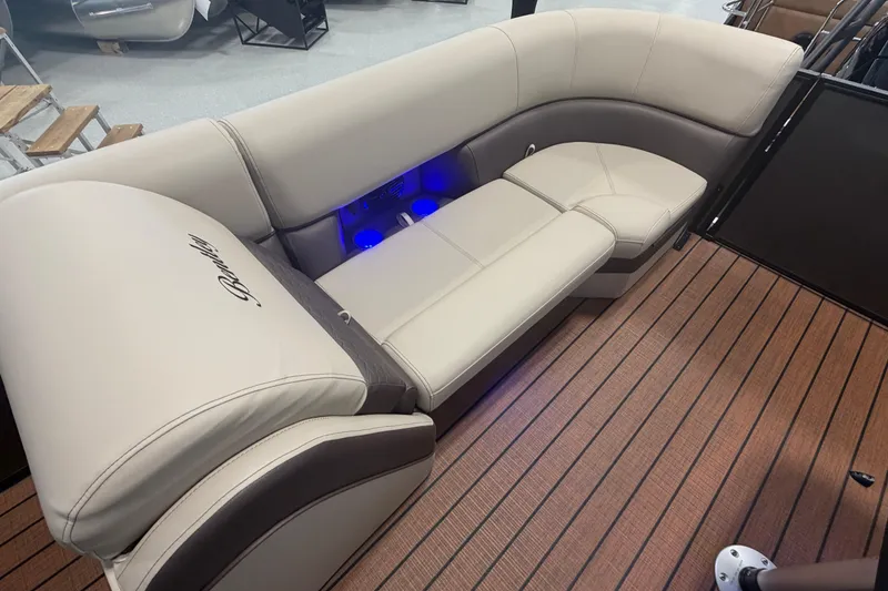 Slide: The Image of Luxurious seating in Bentley Pontoons Elite 223 Swingback 2026. - 20