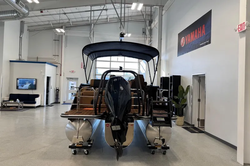 Slide: The Image of 2026 Bentley Pontoons Elite 223 Swingback displayed in a showroom with Yamaha signage. - 4
