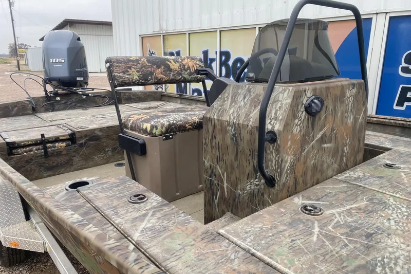 Slide: The Image of 2025 G3 Gator Tough 20 CCJ boat with camo design and Yamaha 105 engine. - 10