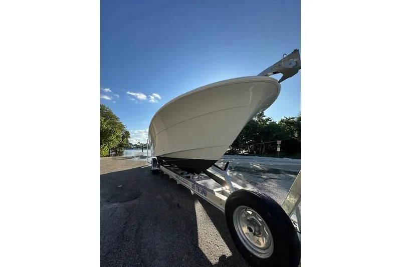Slide: The Image of 2007 Hydra-Sports Vector 3300 CC boat on trailer under clear blue sky. - 6