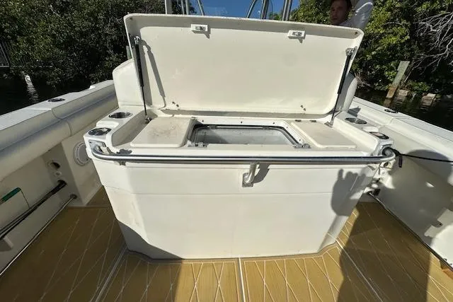 Slide: The Image of 2007 Hydra-Sports Vector 3300 CC boat with open storage compartment on deck. - 7