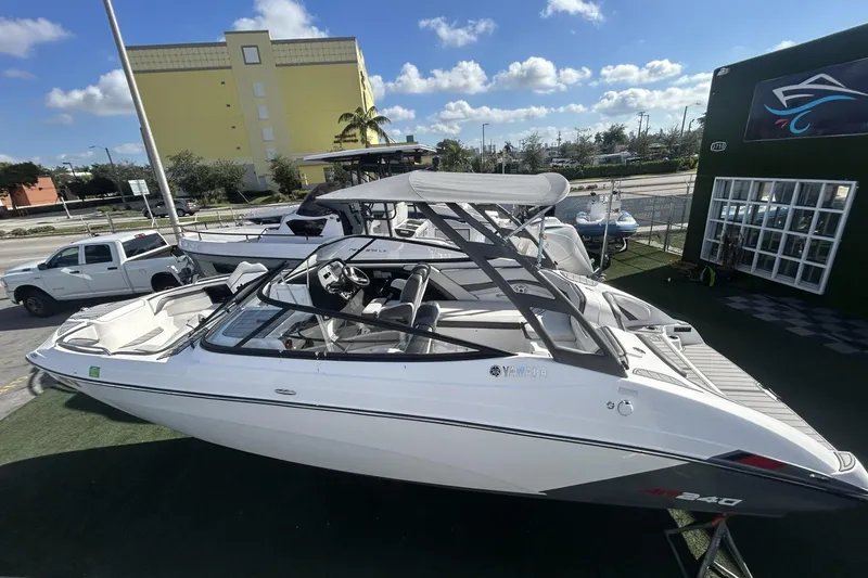 Slide: The Image of 2019 Yamaha AR-240 boat displayed outdoors, featuring sleek design and modern amenities. - 7