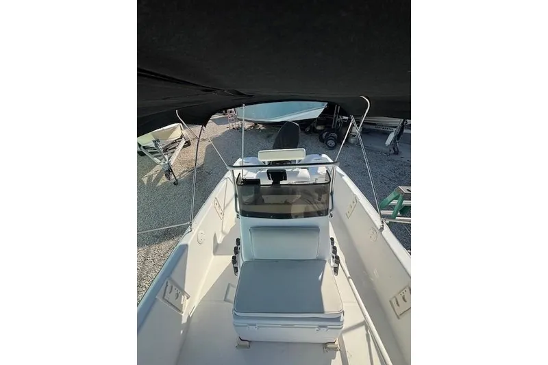 Slide: The Image of 1999 Mako Pro Skiff 21 CC boat interior with seating and console. - 4