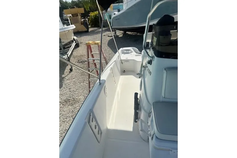 Slide: The Image of 1999 Mako Pro Skiff 21 CC boat interior, featuring a clean deck and console. - 7