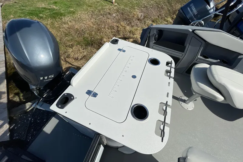 Slide: The Image of 2026 Starcraft VX 20 FD boat with Yamaha 115 engine and fishing setup. - 9