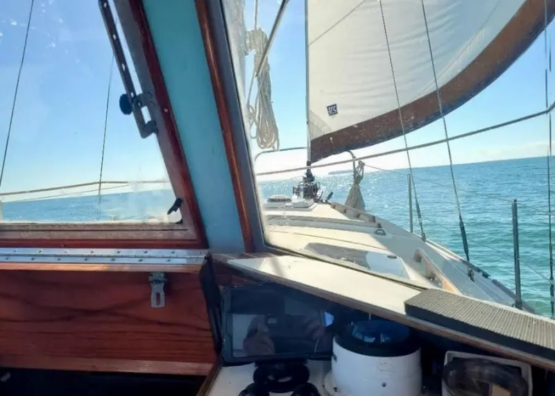 Slide: The Image of 1986 Cape Dory MS300 sailboat interior view, sailing on open sea under clear blue sky. - 20