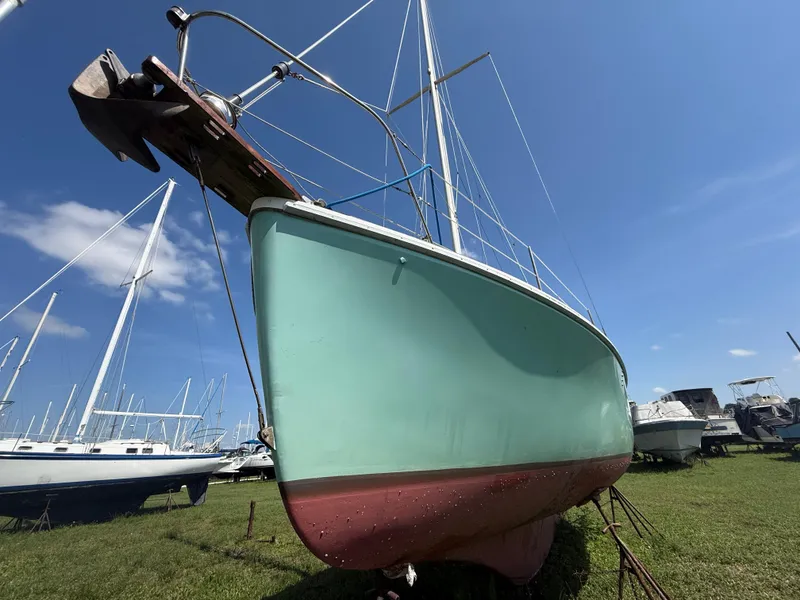 Slide: The Image of Cape Dory MS300 1986 - 70