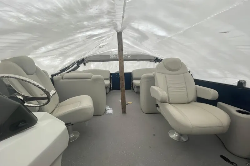 Slide: The Image of Interior of a 2018 Starcraft SLS 3 boat with white leather seating. - 15
