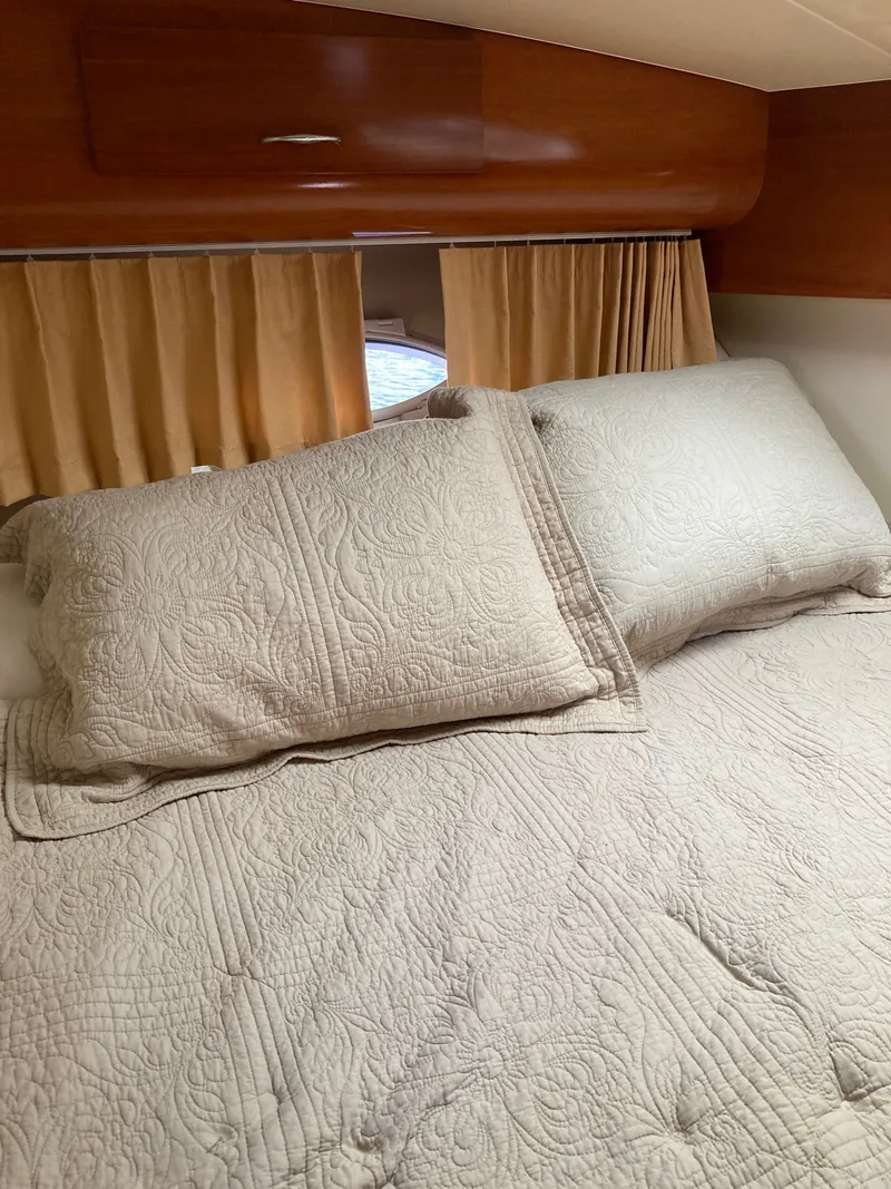 Slide: The Image of Carver Three Sixty Six Motor Yacht 2004 - 23