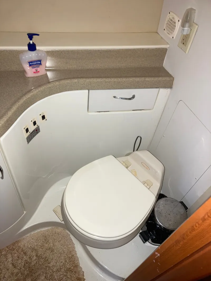 Slide: The Image of Carver Yachts Three Sixty Six Motor Yacht 2004 - 31