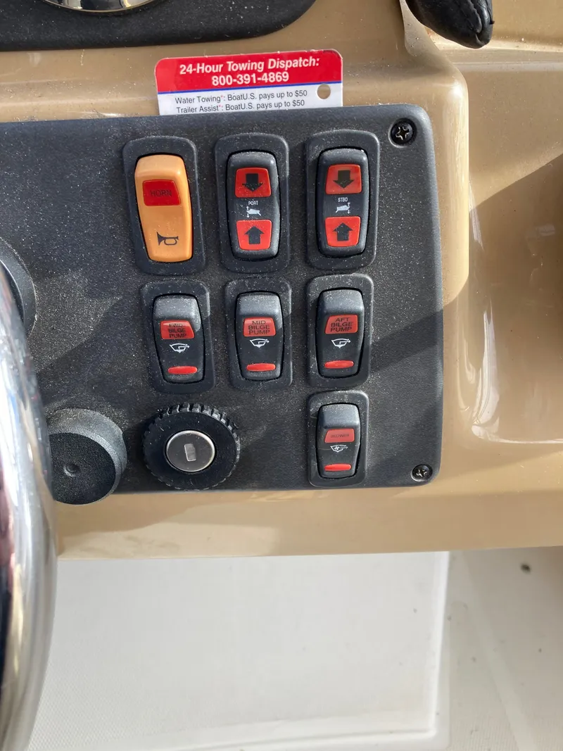 Slide: The Image of Carver Yachts Three Sixty Six Motor Yacht 2004 - 36