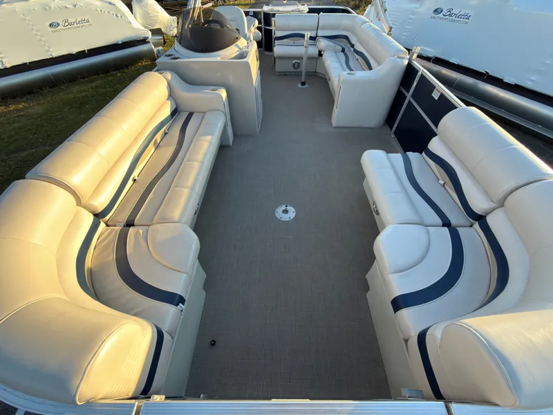 Slide: The Image of Interior of a 2015 Starcraft Stardeck 236 pontoon boat. - 6