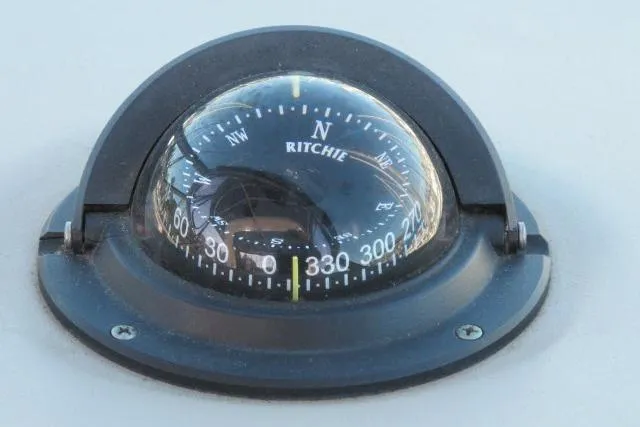 Slide: The Image of Compass on 2007 Sea Ray 340 Sundancer boat dashboard. - 33