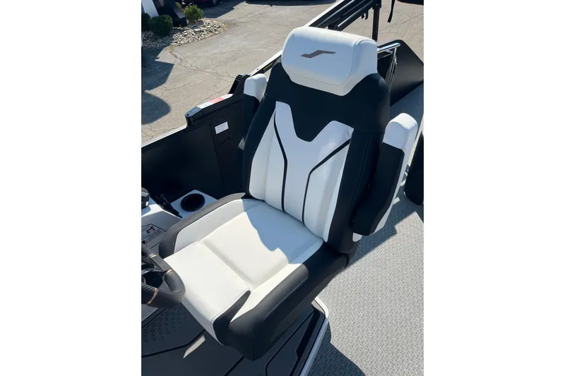 Slide: The Image of Luxurious Evotti 725CS 2026 boat seat with sleek black and white design. - 10