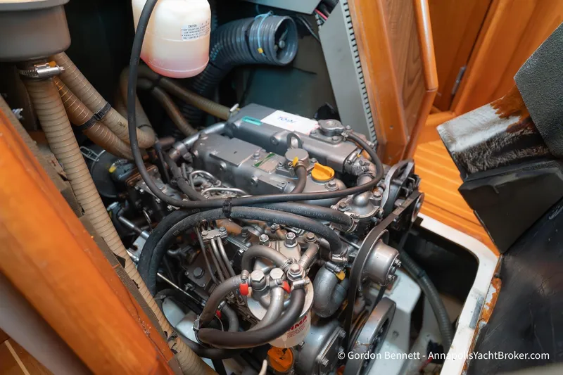 Slide: The Image of Engine compartment of a 2004 Jeanneau Sun Odyssey 43 DS sailboat. - 61