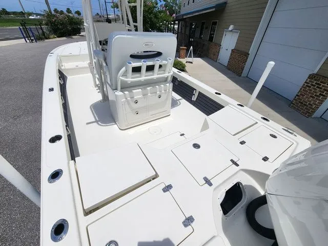 Slide: The Image of Pathfinder 2500 Hybrid 2025 - 11