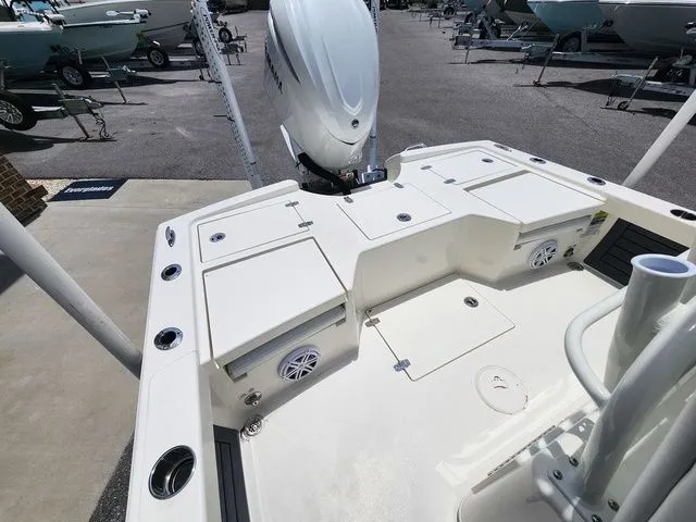 Slide: The Image of Pathfinder 2500 Hybrid 2025 - 12