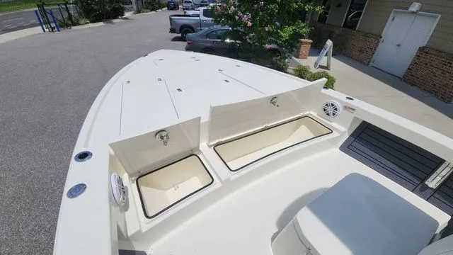 Slide: The Image of Pathfinder 2500 Hybrid 2025 - 19