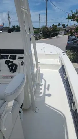 Slide: The Image of Pathfinder 2500 Hybrid 2025 - 30