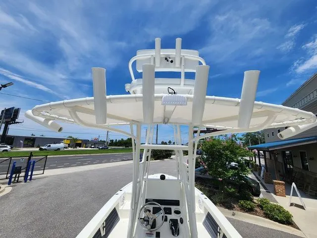 Slide: The Image of Pathfinder 2500 Hybrid 2025 - 33