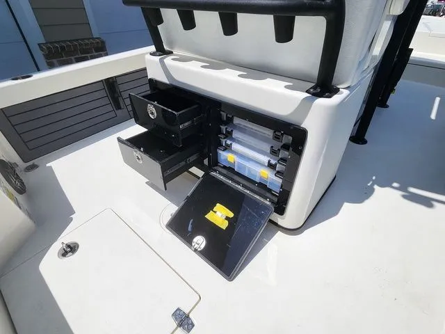 Slide: The Image of Pathfinder 2500 Hybrid 2025 - 17