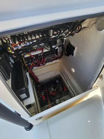 Slide: The Image of Pathfinder 2500 Hybrid 2025 - 25