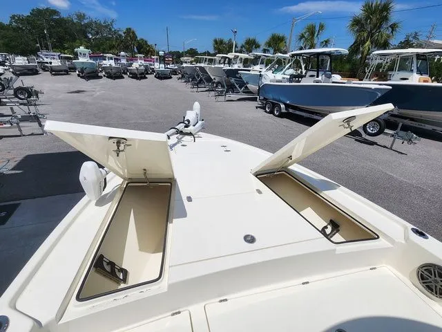 Slide: The Image of Pathfinder 2500 Hybrid 2025 - 27