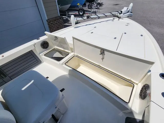 Slide: The Image of Pathfinder 2500 Hybrid 2025 - 28