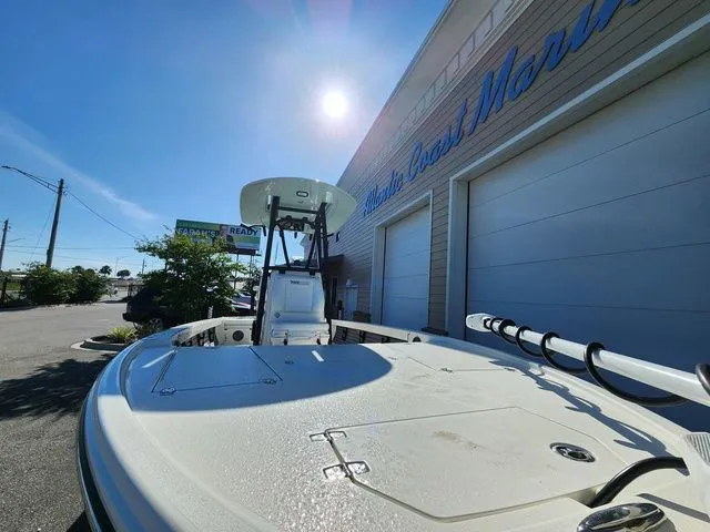 Slide: The Image of Pathfinder 2500 Hybrid 2025 - 31