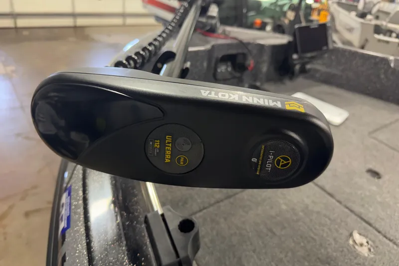 Slide: The Image of Minn Kota Ulterra motor on 2024 Nitro ZV19 Sport boat deck. - 15