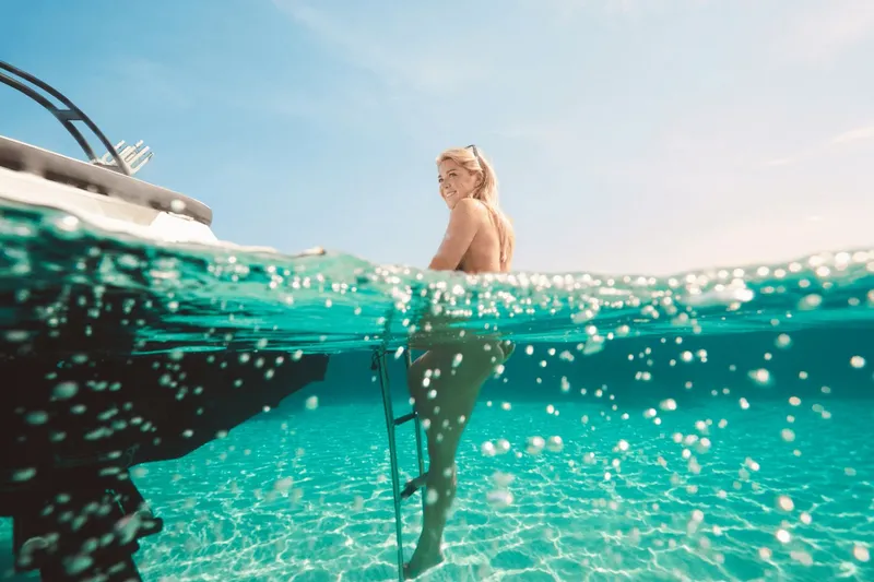 Slide: The Image of Interior view of a 2026 Sea Ray SPX 210 boat in showroom. - 17