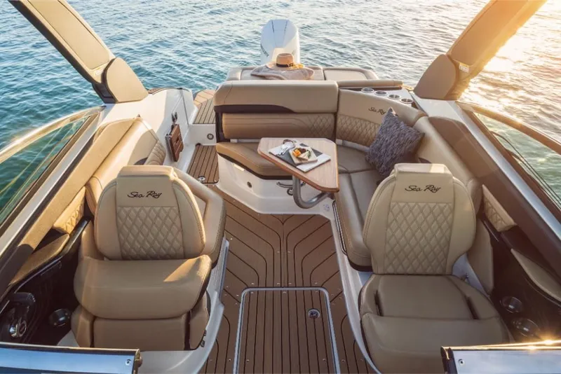 Slide: The Image of 2023-Sea-Ray-SLX-260-OB-MarineMax - 17