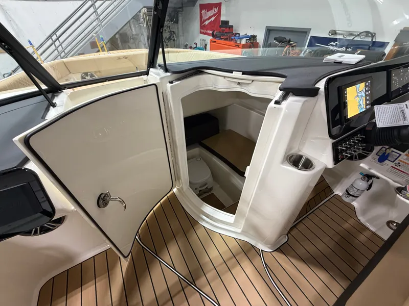 Slide: The Image of Interior of Sea Ray SDX 270 yacht, model year 2026. - 31