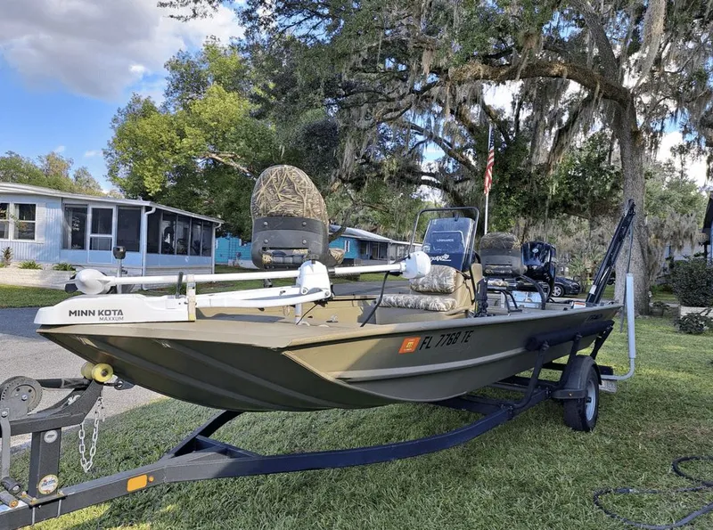 The Image of Tracker grizzly 2022 - 0