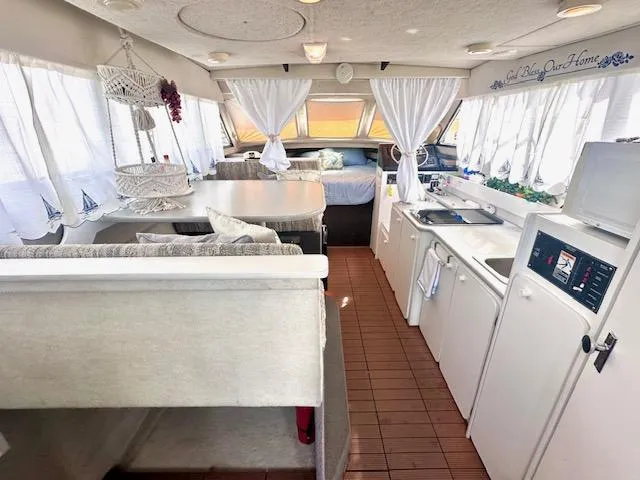 Slide: The Image of Interior of 1994 Bayliner 2858 Ciera Command Bridge boat. - 19