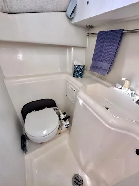 Slide: The Image of Bathroom in 1994 Bayliner 2858 Ciera Command Bridge boat. - 29