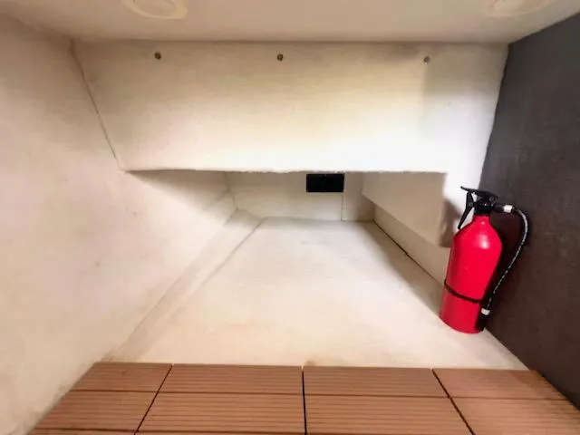 Slide: The Image of Interior of 1994 Bayliner 2858 Ciera Command Bridge with fire extinguisher. - 31