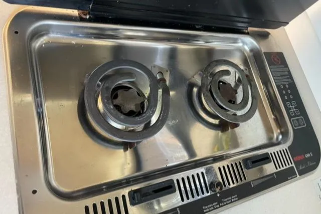 Slide: The Image of Two-burner stove on 1994 Bayliner 2858 Ciera Command Bridge. - 32