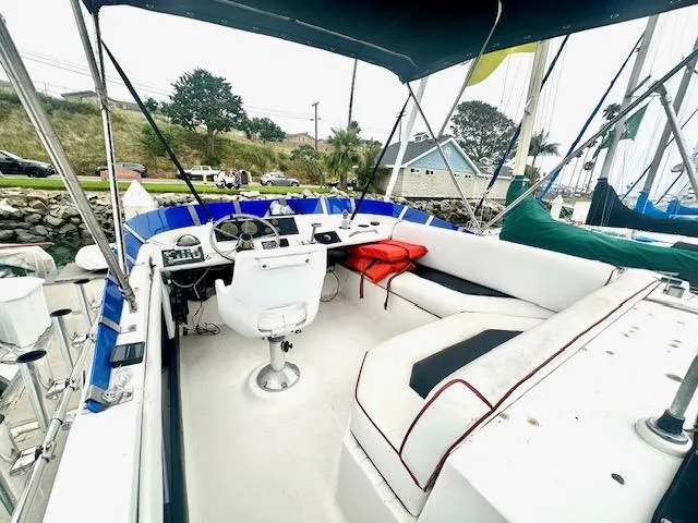 Slide: The Image of 1994 Bayliner 2858 Ciera Command Bridge, spacious cockpit with seating. - 8