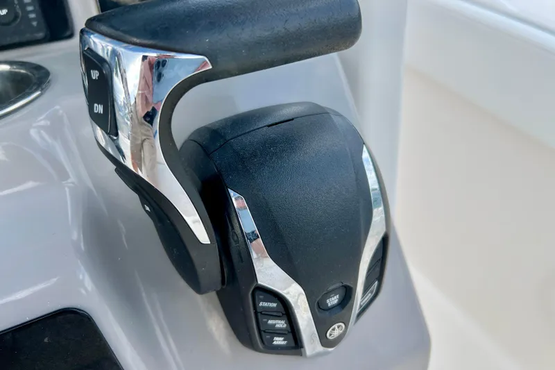 Slide: The Image of Close-up of throttle control on 2024 Robalo R230 Center Console boat. - 18