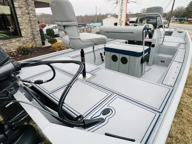 Slide: The Image of G3 Gator Tough Tunnel Jon 17 CCJ DLX 2026 - 7