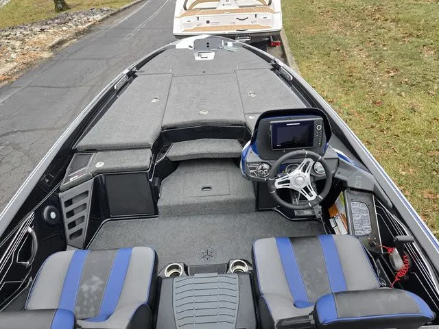 Slide: The Image of Skeeter FXR20 2021 - 18