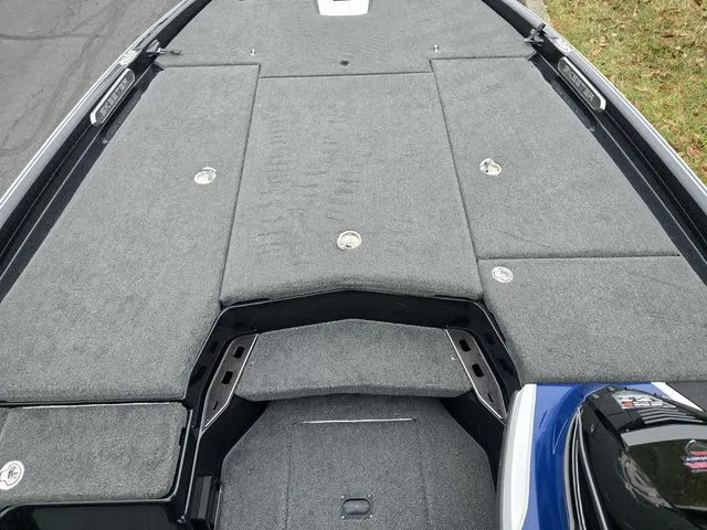 Slide: The Image of Skeeter FXR20 2021 - 22