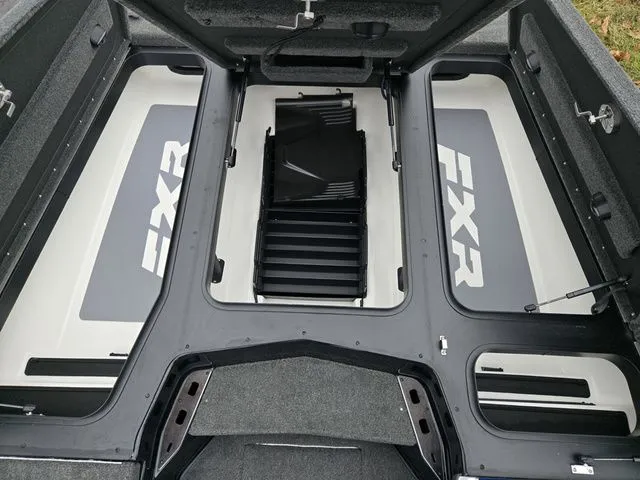 Slide: The Image of Skeeter FXR20 2021 - 25