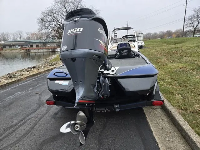 Slide: The Image of Skeeter FXR20 2021 - 3