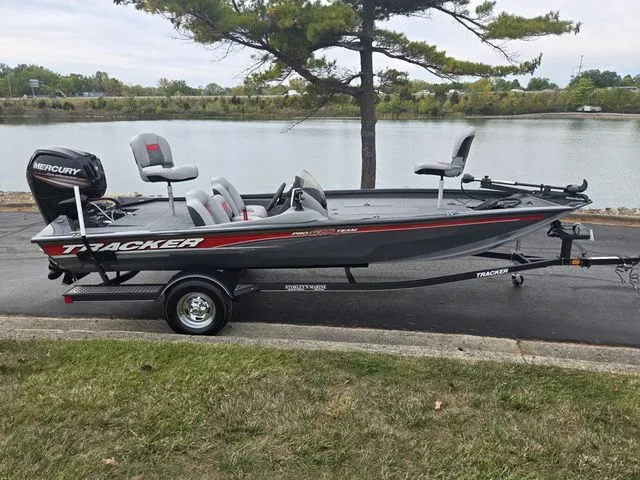 Slide: The Image of Tracker Pro Team 190 TX 2017 - 11