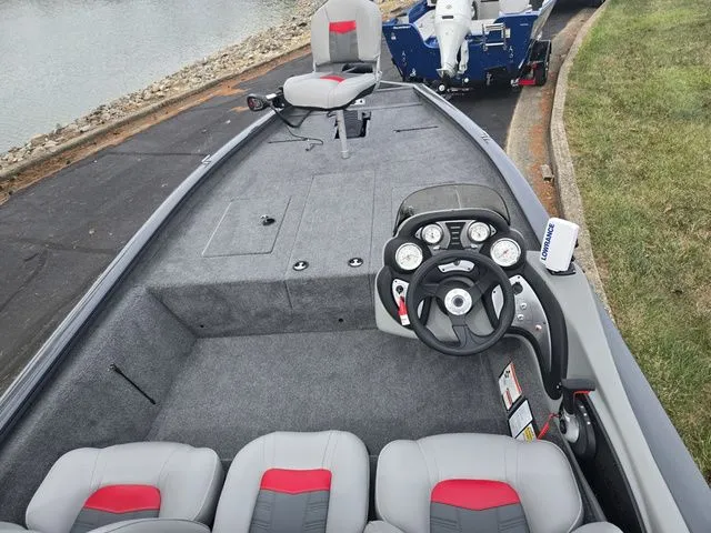 Slide: The Image of Tracker Pro Team 190 TX 2017 - 12