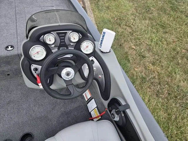 Slide: The Image of Tracker Pro Team 190 TX 2017 - 13