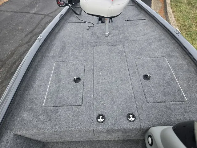 Slide: The Image of Tracker Pro Team 190 TX 2017 - 15