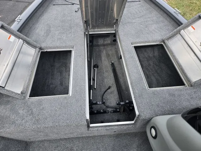 Slide: The Image of Tracker Pro Team 190 TX 2017 - 16